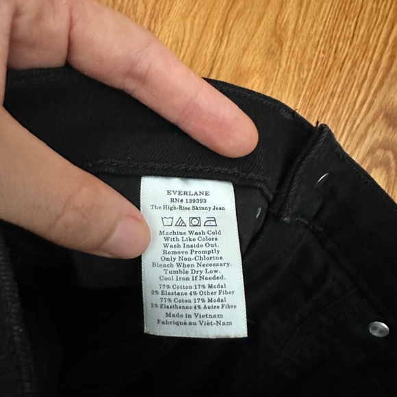 EVERLANE Black High Rise Skinny Jeans, Size 25 (US 2-4) - Picture 7 of 8